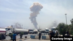 A plume of smoke rises from the site of an explosion at the Iranian port city of Bandar Abbas on April 26.