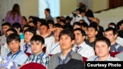 Акс аз ҳамоиши нахустини донишҷӯёни тоҷик дар Украина бардошта шудааст. Апрели соли 2012. Муаллиф Dmitriy_Kichimasov