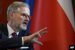 Чеський прем'єр Фіала виступає проти прямої заюорони дезінформаційних сайтів