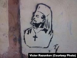 Графіті російського художника, відомого під псевдонімом Чацький. Цей малюнок з'явився свого часу недалеко від Нарвських воріт у Петербурзі. Ця робота вже зафарбована