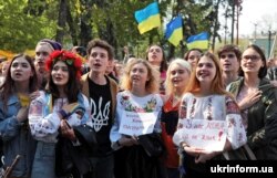 Під час акції біля парламенту України на підтримку української мови. Київ, 25 квітня 2019 року