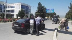 "Хидмат кардаӣ, ҷавоб". "Облава"-и хабарнигори Озодӣ дар Кӯлоб "Хидмат кардаӣ, ҷавоб". "Облава"-и хабарнигори Озодӣ дар Кӯлоб