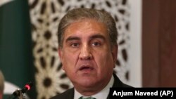 قریشي وايي په اصولي ډول یې دا حق جوړېږي چې اېف ای ټي اېف هغوی له خړ لېسټه وباسي.