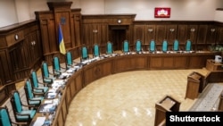Розгляд закону «Про очищення влади» у КСУ було призначено на 10 ранку на 18 квітня