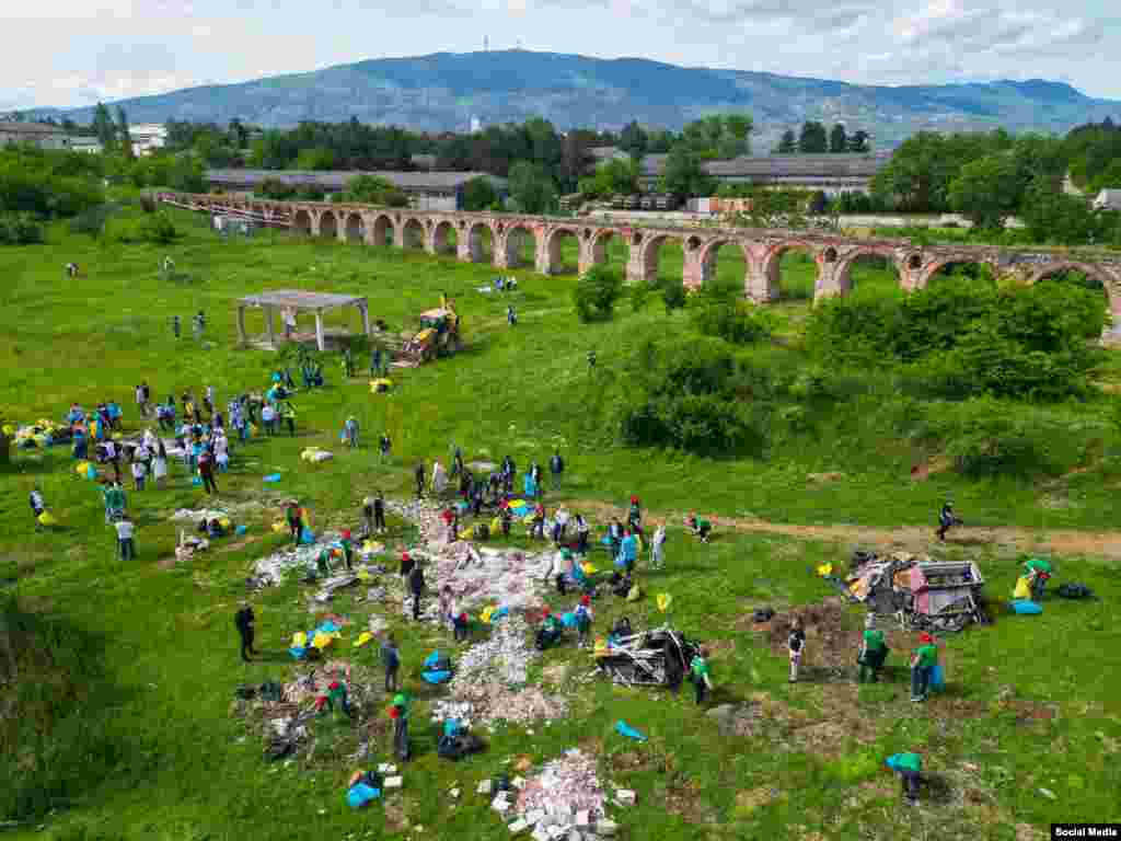 Илјадници волонтери од сите општини во државата, ќе учествуваат во собирањето на отпадоци и денеска и утре.