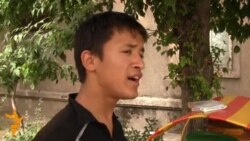 Овозхонии Шодӣ дар кӯча Овозхонии Шодӣ дар кӯча