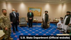 ارشیف، دوحه کې امریکايي او طالب چارواکي