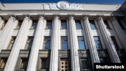 Згідно із проектом закону, підставою для блокування ресурсів визначається «поширення через цей ресурс (сервіс) інформації, з використанням якої вчиняються тяжкі або особливо тяжкі злочини»