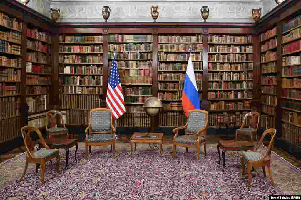 Приміщення бібліотеки на віллі «Ла Гранж», де відбувається зустріч двох президентів