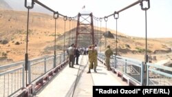 Пули марзӣ миёни Тоҷикистон ва Афғонистон дар ноҳияи Шамсиддини Шоҳин.