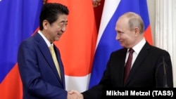 Прем’єр-міністр Японії Сіндзо Абе і президент Росії Володимир Путін на спільній прес-конференції за підсумками зустрічі в Кремлі, 22 січня 2019 року