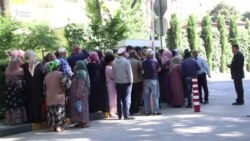 Навбат барои хариди доллар дар Душанбе Навбат барои хариди доллар дар Душанбе