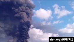 Пожар на нефтебазе в Феодосии. Архивное фото