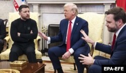 Ultima vizită a președintelui Ucrainei în Biroul Oval, pe 28 februarie 2025, a fost dezastruoasă și s-a încheiat cu un schimb de replici severe în fața presei. Atunci, Trump i-a reproșat lui Zelenski că nu este recunoscător pentru sprijinul SUA.