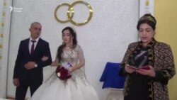 Домодро дар артиш сартарошон ва дар хона тӯй карданд Домодро дар артиш сартарошон ва дар хона тӯй карданд