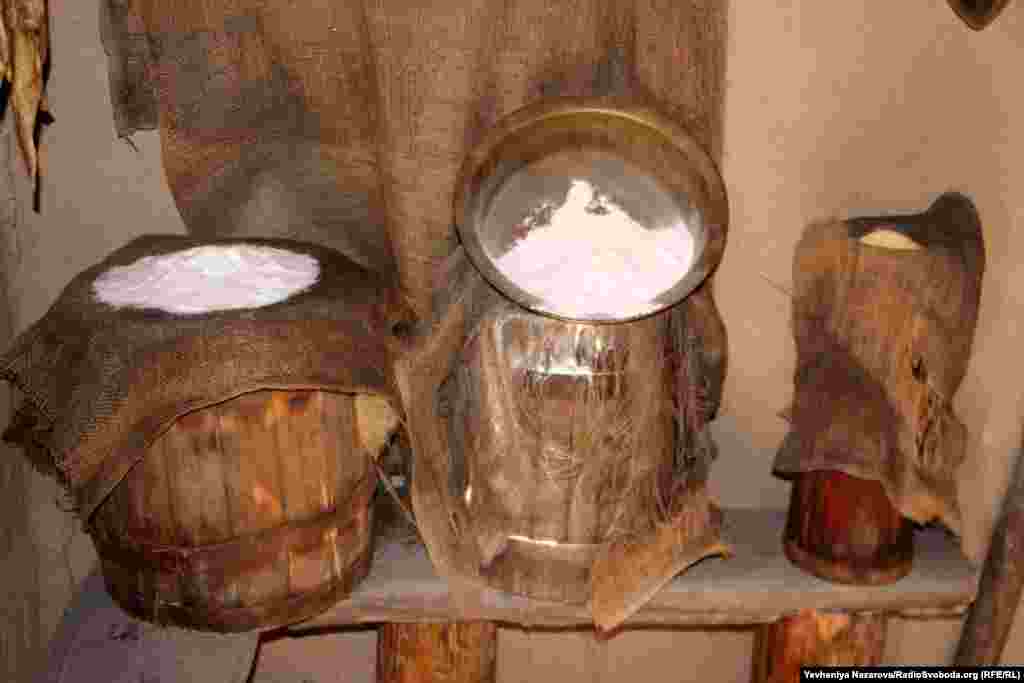 Сіль, борошно та пшоно – традиційні складові повсякденної козацької кухні