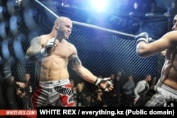 Боєць ММА Родіон Батулін із Латвії під час виступу на одному з турнірів