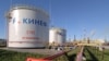 Нефтеперерабатывающий завод в Киришах в Ленинградской области РФ, архивное фото