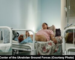 Женщина, раненая при авиаударе по Яровой, в одной из больниц Донецкой области