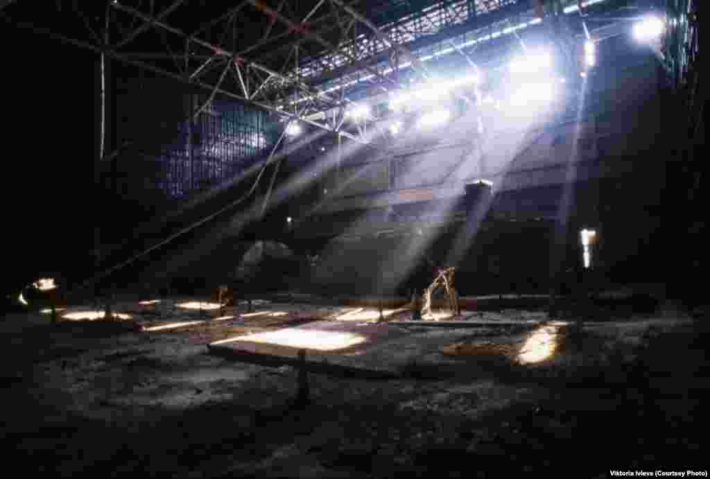 Зруйнований машинний зал. «Я була одягнена в спеціальний одяг, в якому було дуже важко рухатися. Гумові чоботи, спеціальні рукавички, пластиковий костюм. Це не була прогулянка»