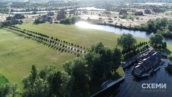 «Дебаркадер «Привату», за даними «Схем», розташований у селищі Козин