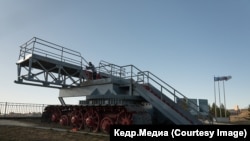 Смотровая площадка у карьера "Мир". Фото: Марина Сычева