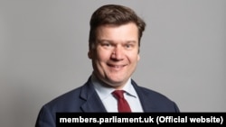 Джеймс Гіппі, міністр збройних сил Великої Британії