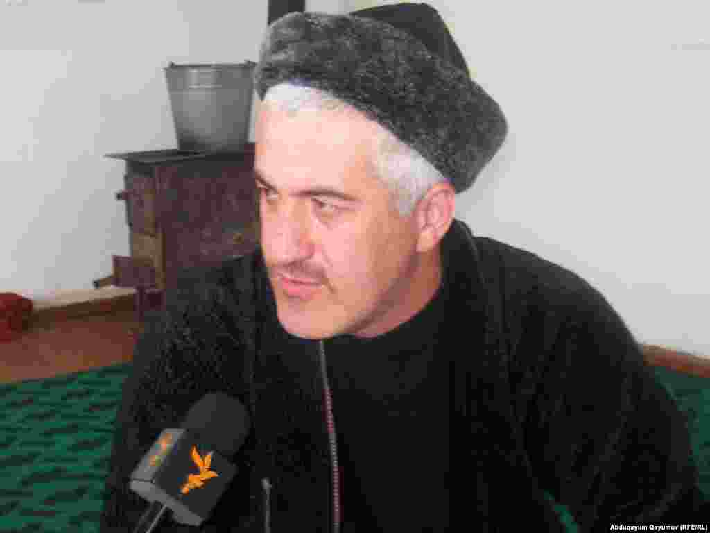 Фатҳулло Хайриддинов, мулаққаб ба Эшони Дароз, фармондеҳи собиқи мухолифин. Акс аз соли 2011