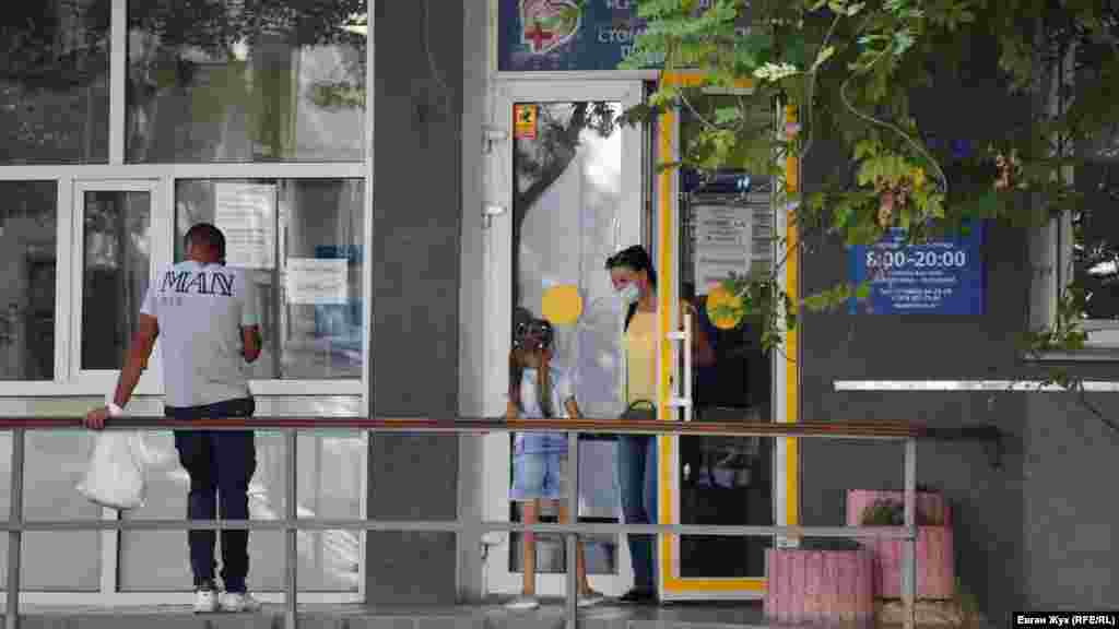 У медичних установах – суворий масковий режим. На фото – дитяча стоматологічна поліклініка на вулиці Леніна