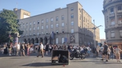 Peti dan demonstranti blokiraju, policija uklanja blokade saobraćajnica u Srbiji Peti dan demonstranti blokiraju, policija uklanja blokade saobraćajnica u Srbiji