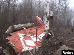 Фрагмент президентского самолета, апрель 2010