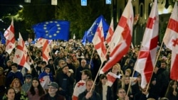 Un an de proteste în Georgia. Mii de oameni continuă să acuze fraudarea alegerilor parlamentare din 2024 Un an de proteste în Georgia. Mii de oameni continuă să acuze fraudarea alegerilor parlamentare din 2024