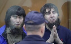 Анзор Губашев та Заур Дадаєв під час засідання суду у Москві. 13 липня 2017 року