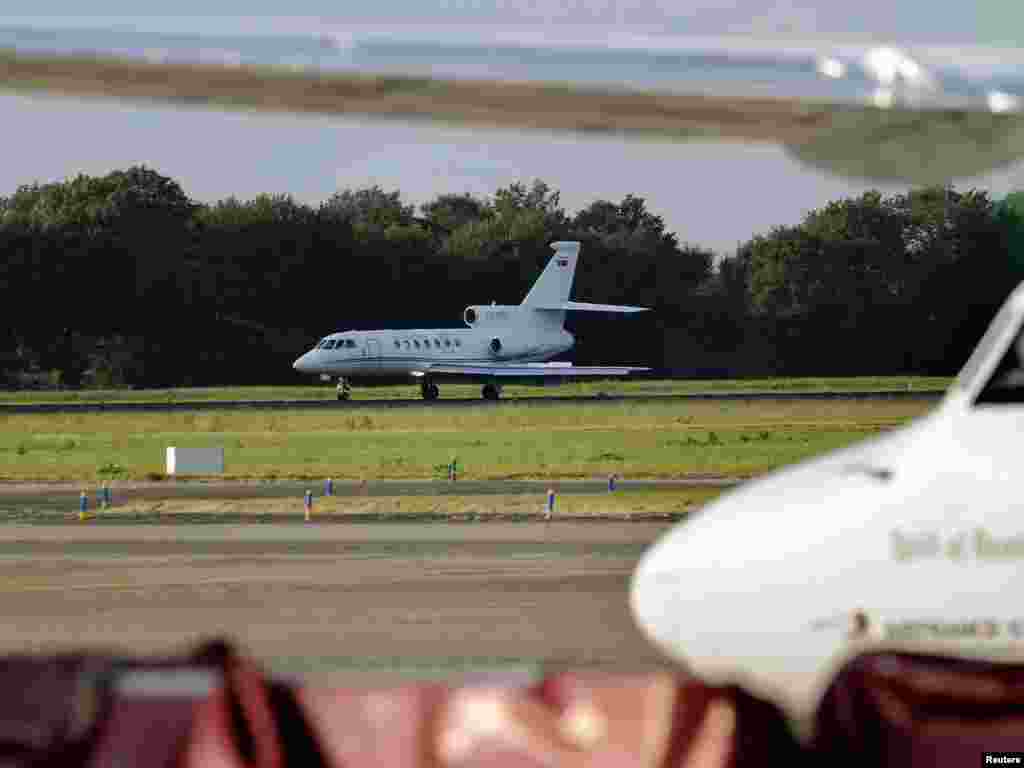 The airplane thought to be carrying Mladic from Belgrade touches down at Rotterdam's airport, a short helicopter ride away from the international war crimes tribunal's detention facilities in The Hague. REUTERS photo by Toussaint Kluiters/United Photos