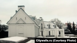 Дмитро Медведєв провів дитинство в Павловську. У 2024 році фонд «Невський» обзавівся там садибою