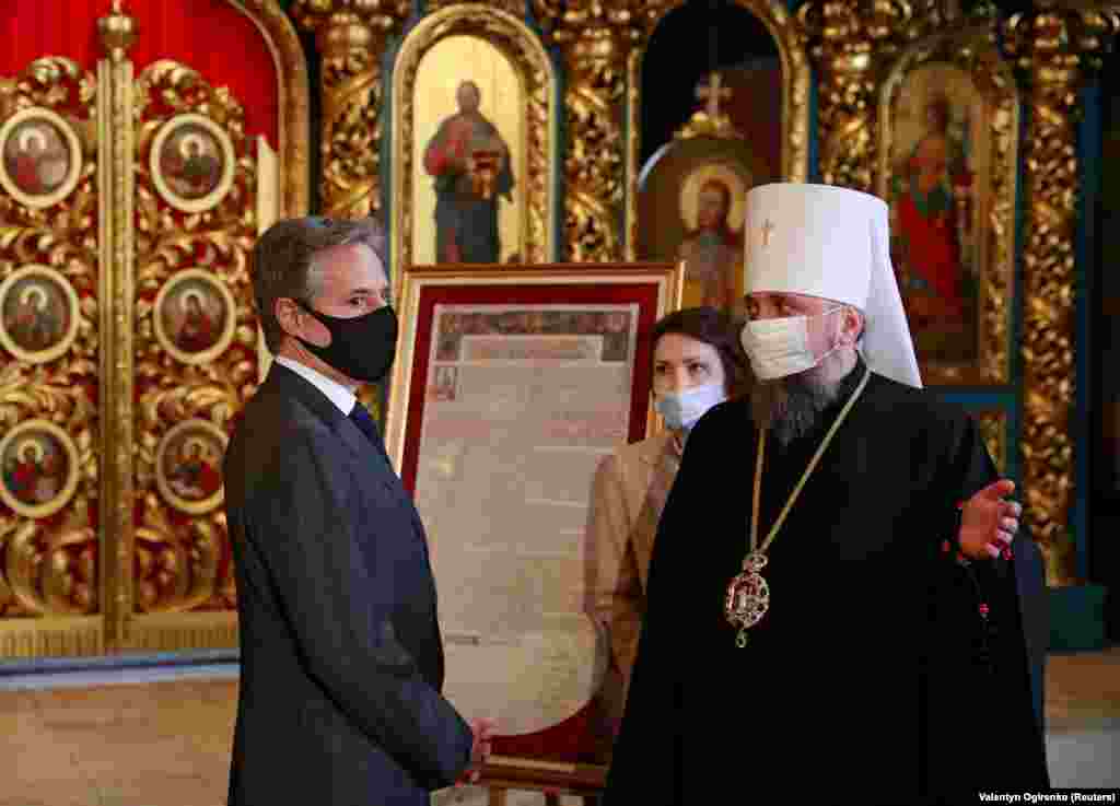 Митрополит Епіфаній висловив вдячність американській стороні «за тверду підтримку України в контексті протидії зовнішнім викликам, яким продовжує протистояти наша держава, а також у питаннях захисту свободи совісті на окупованих Росією територіях – у Криму і на Донбасі».