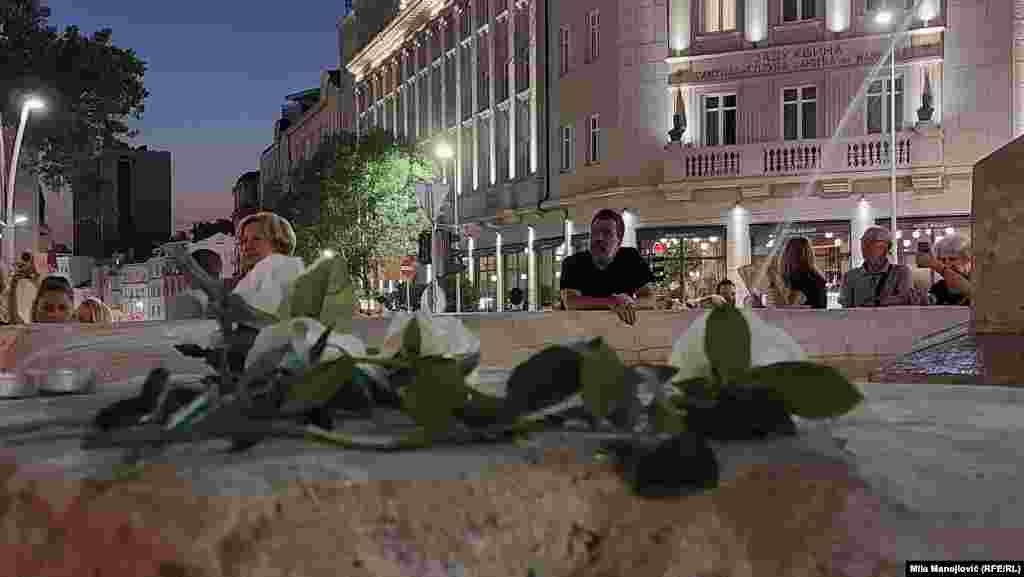 Mladenko iz Beograda za RSE je rekao da su muzika koju su stvarali Gabi Novak i Arsen Dedić "podsetnik na neka ljepša i sretnija vremena". "Volim te balade, volim taj njen lagani, nježni stil pevanja i vrlo mi je žao", rekao je on.