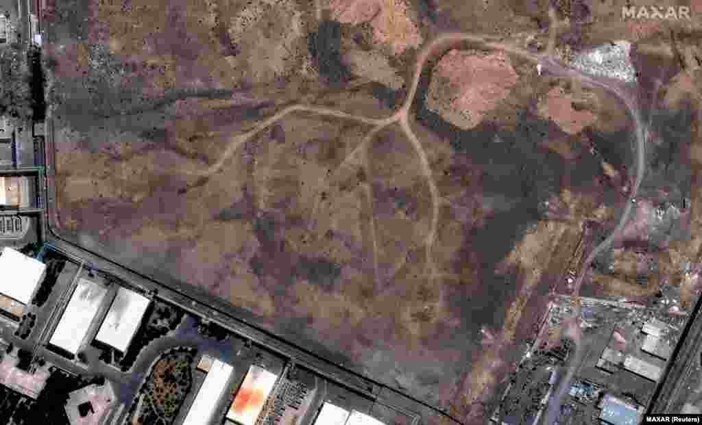 Një imazh satelitor i qendrës për pasurim të uraniumit në Natanz, i nxjerrë më 15 qershor, dhe një tjetër i nxjerrë më 22 qershor që shfaq një gropë pas sulmeve nga SHBA-ja.