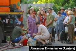 Черга за водою в окупованому Росією Донецьку, липень 2025 року