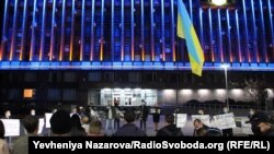 Активісти озвучили головні вимоги до влади. Серед них, зокрема, вимога прийняти закон, який регулює питання статусу полонених та їх соціального захисту