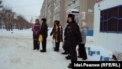 Пенсионеры в Чебоксарах ждут, когда подвезут дешевое молоко