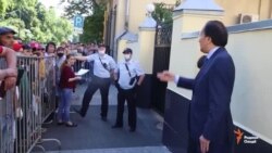 Сафир мегӯяд, танҳо бо парвозҳои чартерӣ намешавад ҳамаи муҳоҷиронро ба ватан интиқол дод Сафир мегӯяд, танҳо бо парвозҳои чартерӣ намешавад ҳамаи муҳоҷиронро ба ватан интиқол дод