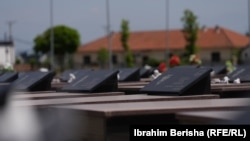 Groblje u selu Meje, Đakovica, Kosovo, jun 2025.