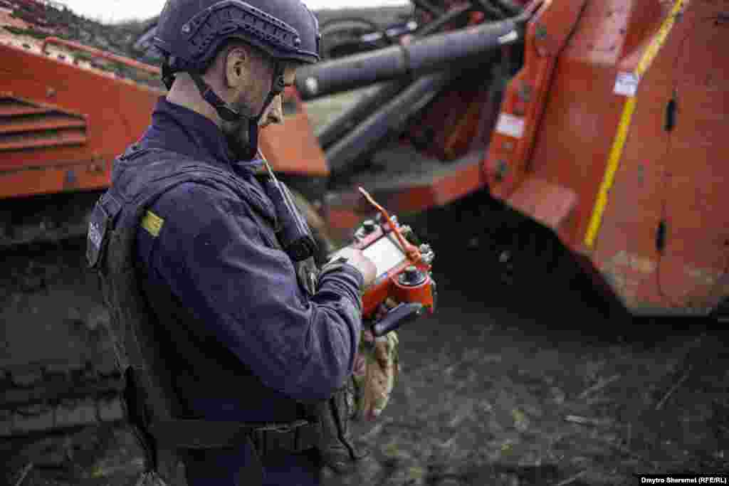 Оператор машини повинен бути висококваліфікованим спеціалістом та діяти з максимальною точністю, адже ціна помилки – людське життя, каже Мичук