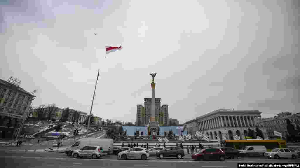 В небо за допомогою дрона запустили великий біло-червоно-білий стяг