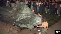 Снос памятника Дзержинскому в Москве в августе 1991 года