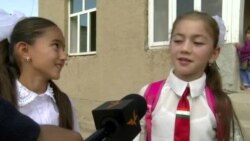 Оишамоҳ волидонашро маҷбур кард, ки ӯро ба мактаб баранд Оишамоҳ волидонашро маҷбур кард, ки ӯро ба мактаб баранд