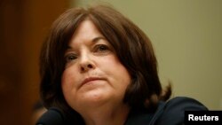 Директор Секретной службы США Джулия Пирсон на слушаниях в комитете палаты представителей в связи с проникновением в Белый дом, 30 сентября 2014 года