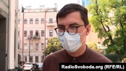 За даними журналістів, ініціатором зібрання депутатів виступив нардеп очільник київської обласної організації «Слуга народу» Андрій Мотовиловець