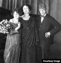 Сергей Есенин, Айседора Дункан и ее приемная дочь Ирма